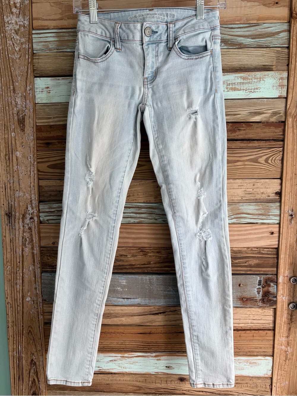 American Eagle Size 0 Light Wash Distressed Skinny Jeans
